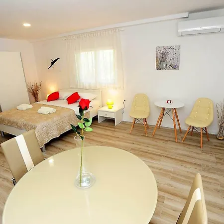 Cavka Apartman Zára